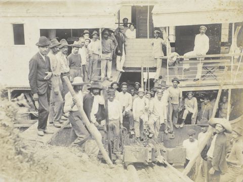Descarga de material em Sena Madureira — Acre, c. 1907