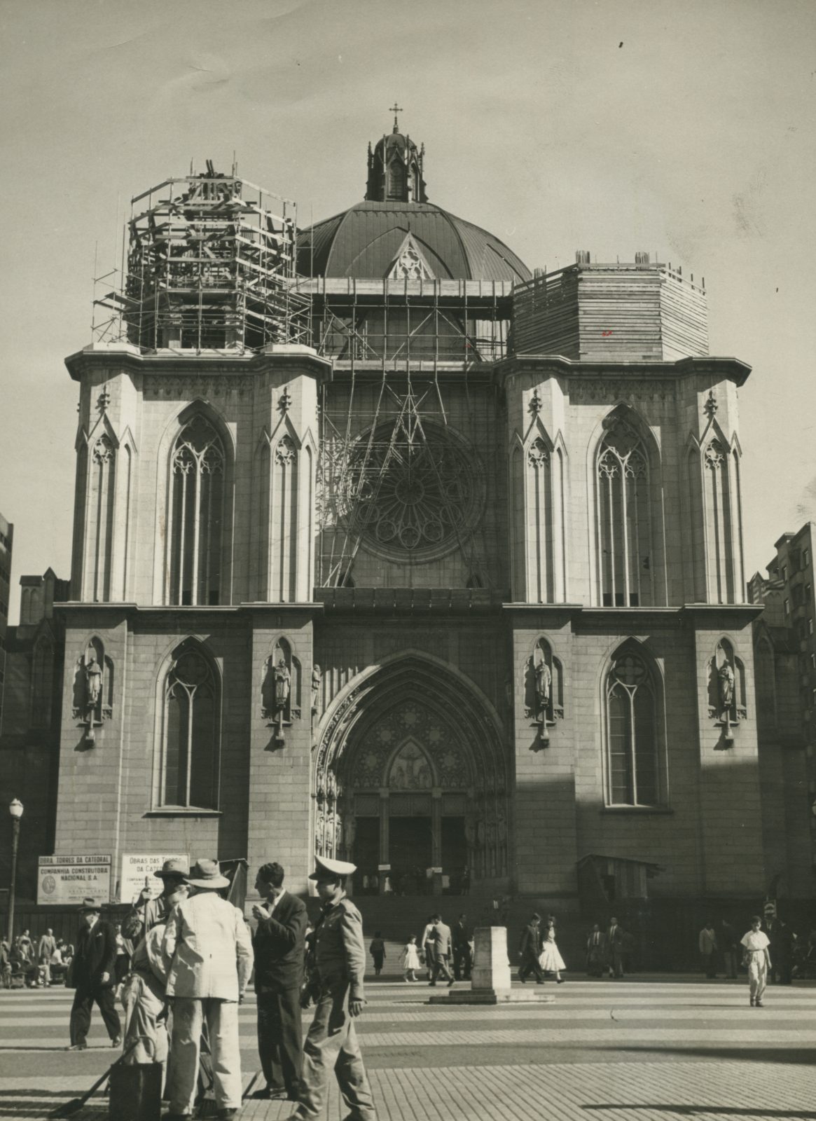 Catedral da Sé em obras — São Paulo, 1957 (fotografia histórica)