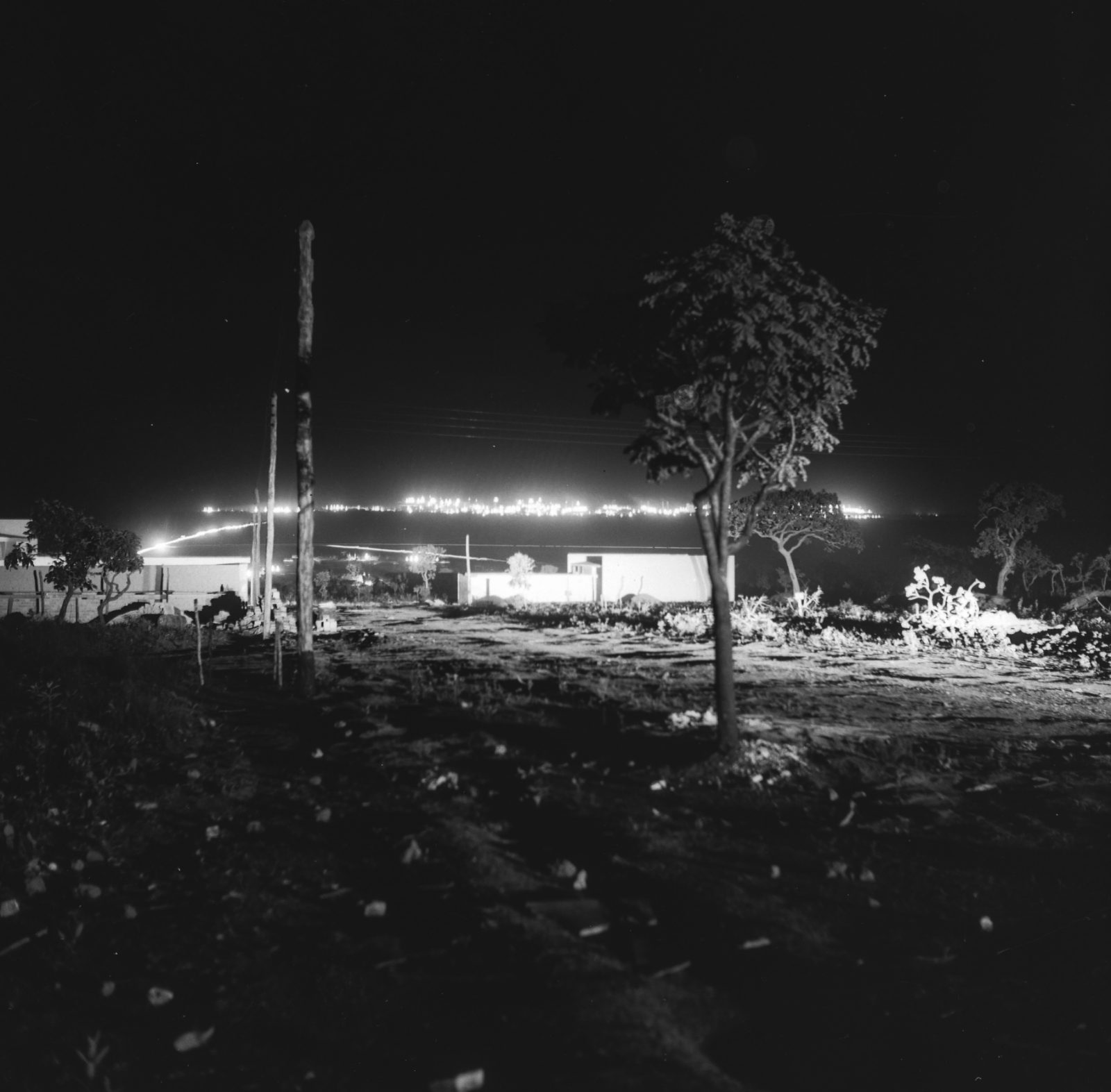 As obras de Brasília à noite — Distrito Federal, 1959 (fotografia histórica)
