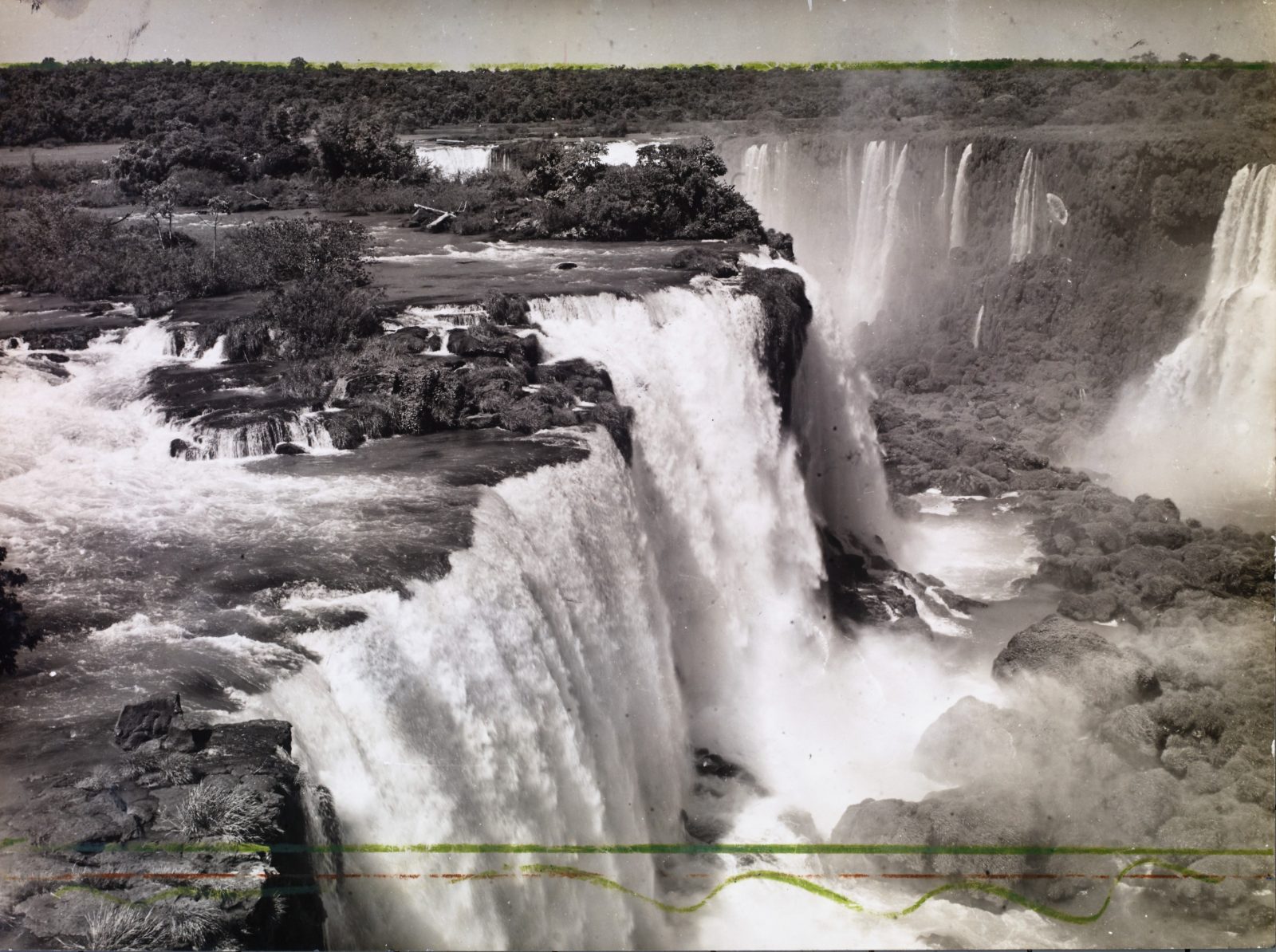Cataratas do Iguaçu — Paraná, 9 de maio de 1970 (fotografia histórica)